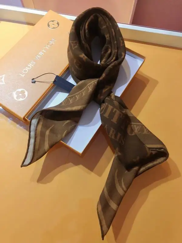 LV 140X140cm 70%羊绒 30%真丝 E39 (8)